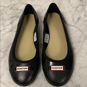Hunter ballet flats